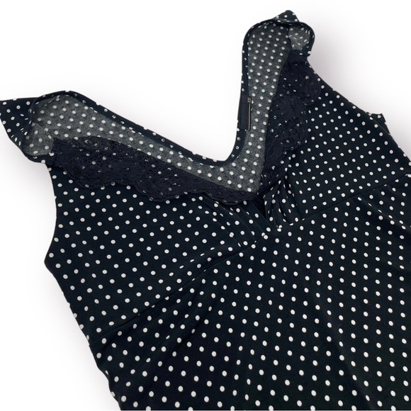 🛍️FINAL SALE🛍️ XXI Black & White Polka Dot Sleeveless V-neck w/ Lace Trim Blouse - Picture 7 of 7